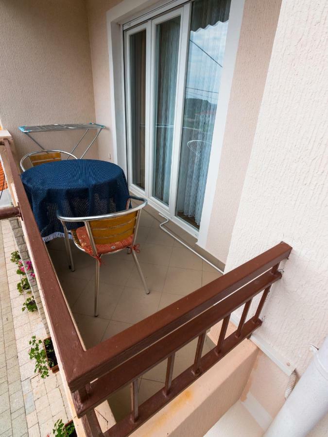 689 Banjol Apartamento Exterior foto
